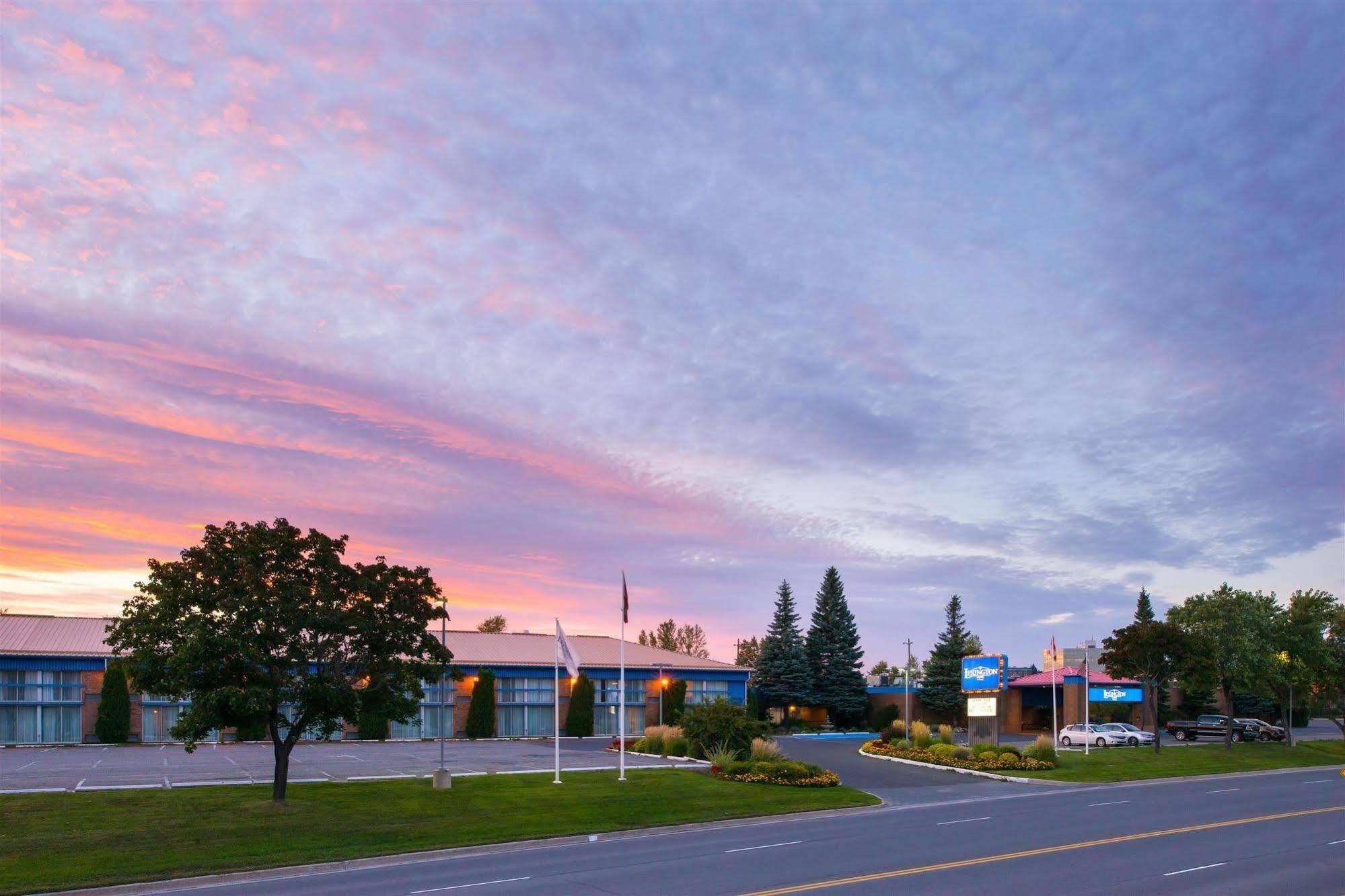 Days Inn By Wyndham Sudbury & Conference Centre Buitenkant foto