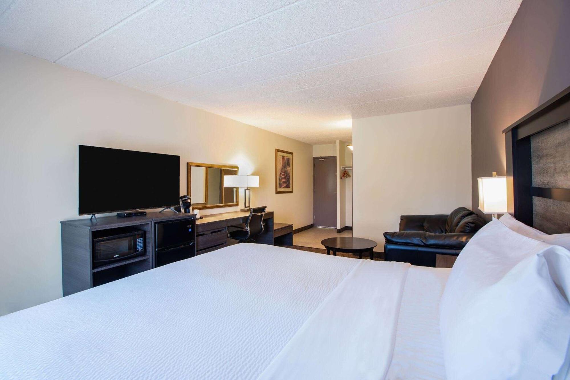 Days Inn By Wyndham Sudbury & Conference Centre Buitenkant foto