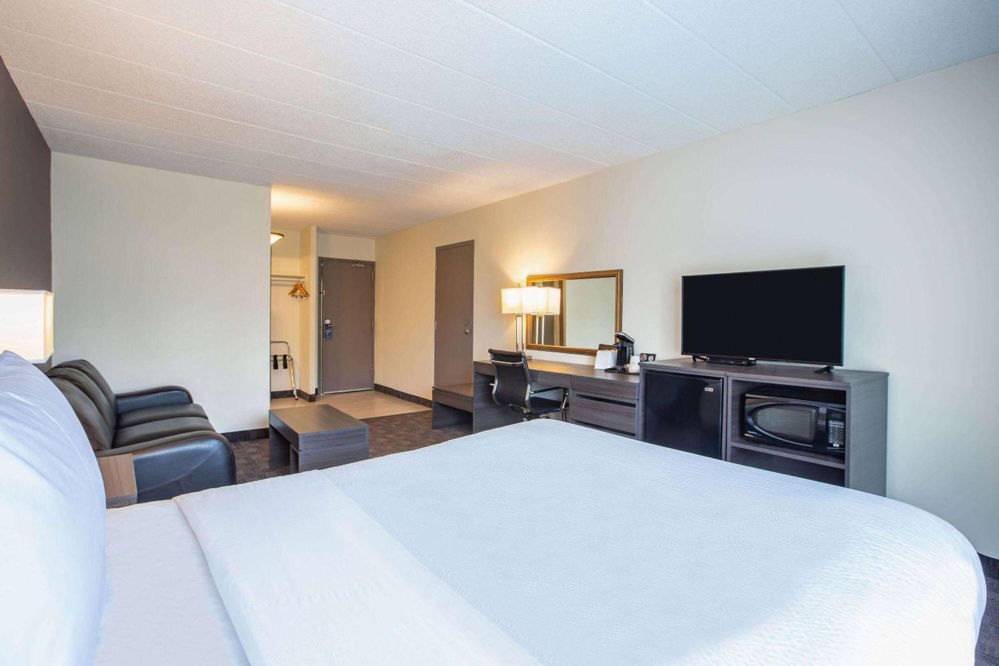 Days Inn By Wyndham Sudbury & Conference Centre Buitenkant foto