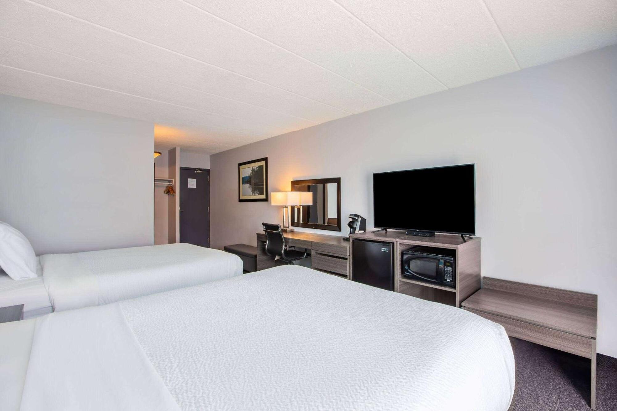 Days Inn By Wyndham Sudbury & Conference Centre Buitenkant foto